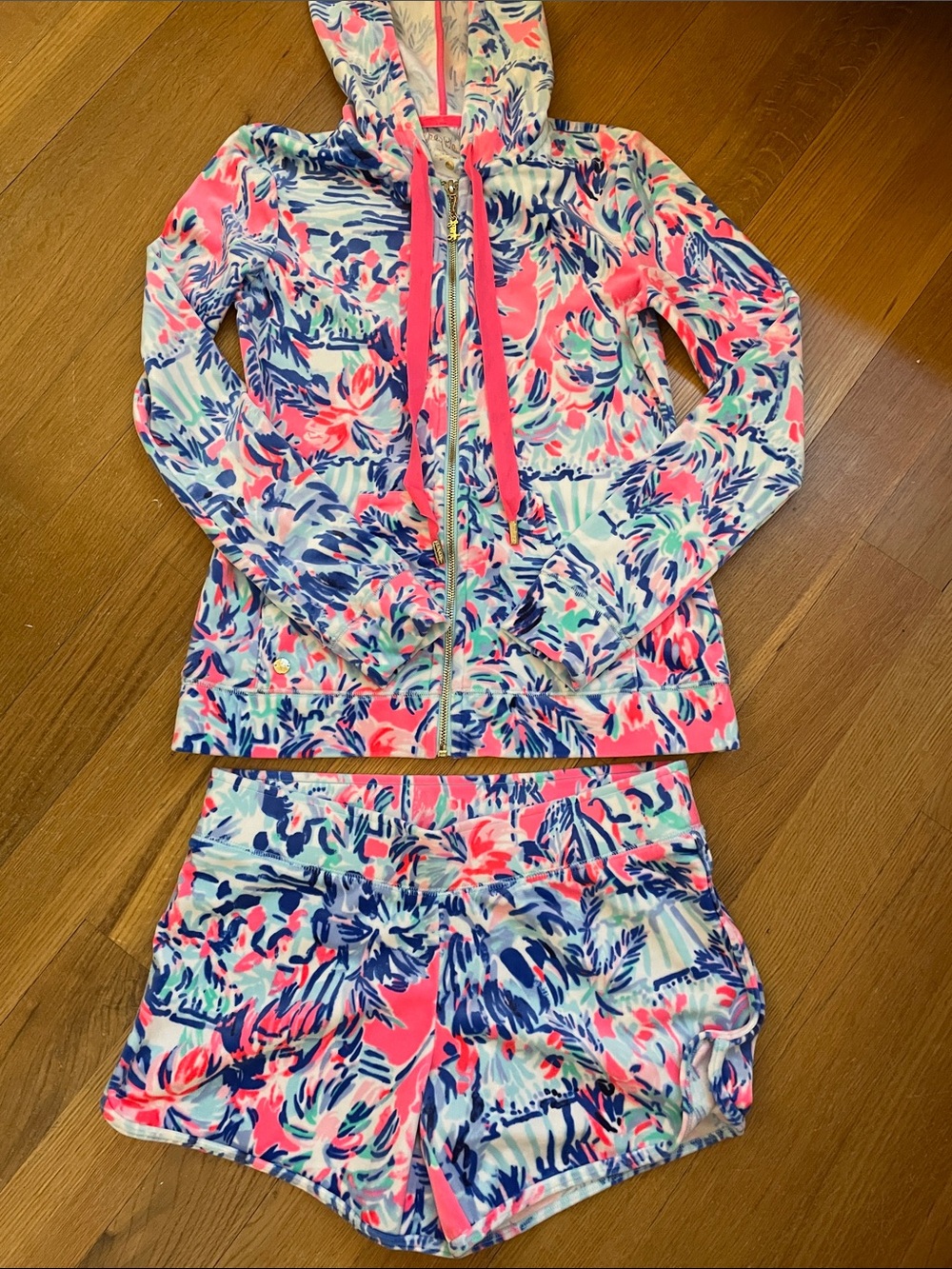Lilly Pulitzer Larina Velour Hoodie and Shorts Set. Size XXS and small. EUC